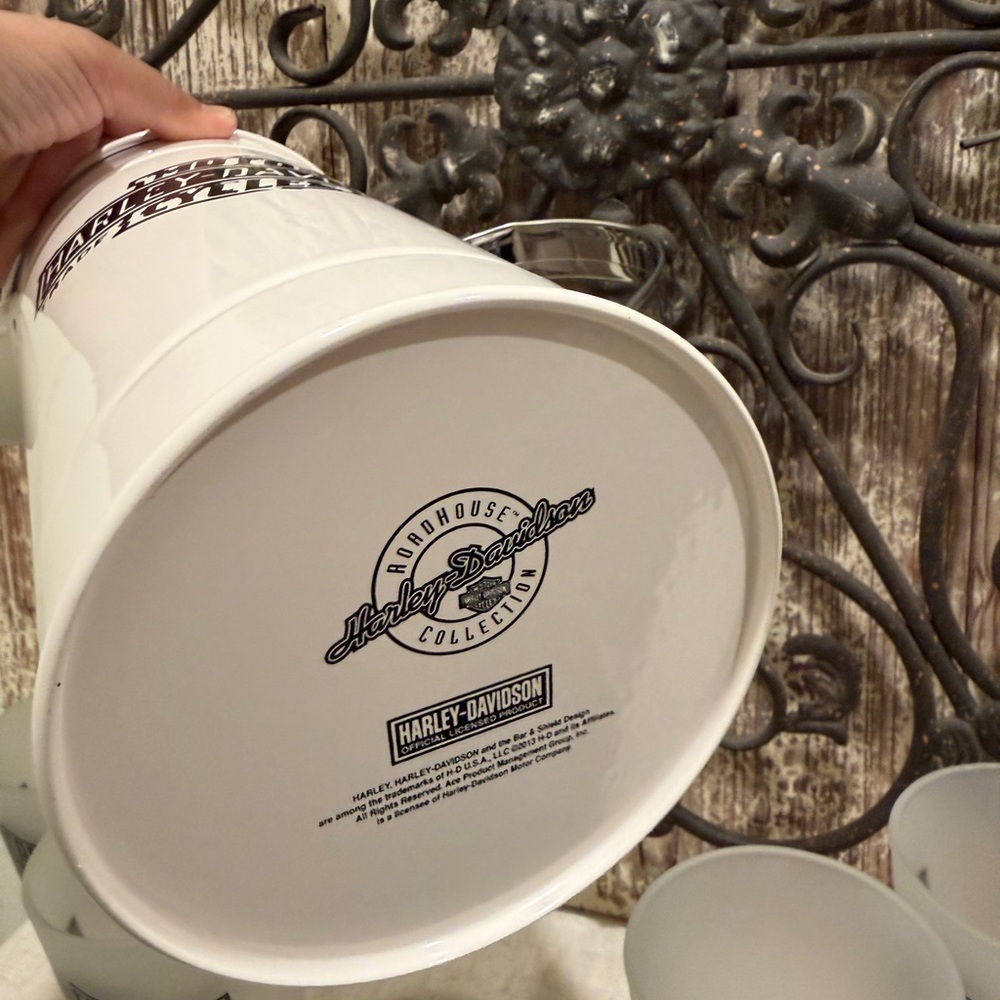 *NWOT Harley Davidson pitcher & glass set frosted glasses - Picture 4 of 10